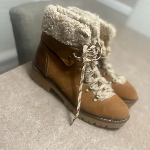 A pair of combat boots size 11 - Picture 3 of 3